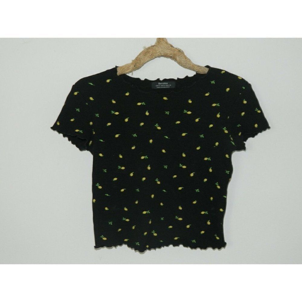Bershka T-Shirt Black with Lemons Cropped Short Sleeve Size Medium‎